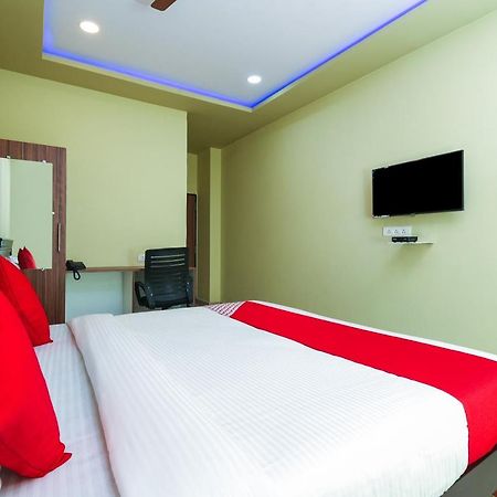 Oyo 27902 Center Point The Hotel Visakhapatnam Exterior photo