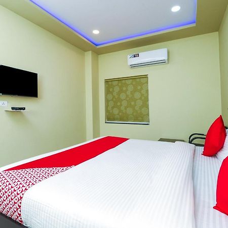 Oyo 27902 Center Point The Hotel Visakhapatnam Exterior photo