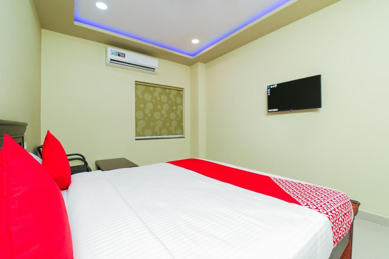 Oyo 27902 Center Point The Hotel Visakhapatnam Exterior photo