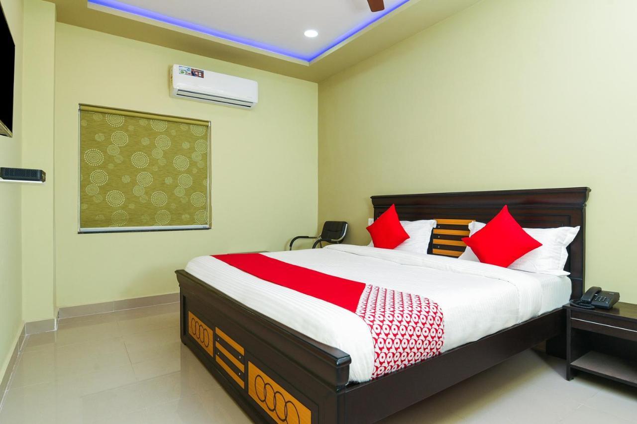 Oyo 27902 Center Point The Hotel Visakhapatnam Exterior photo